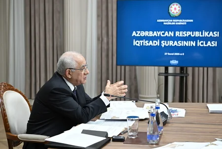 İqtisadi Şuranın iclasında sosial-iqtisadi inkişaf strategiyası müzakirə edilib