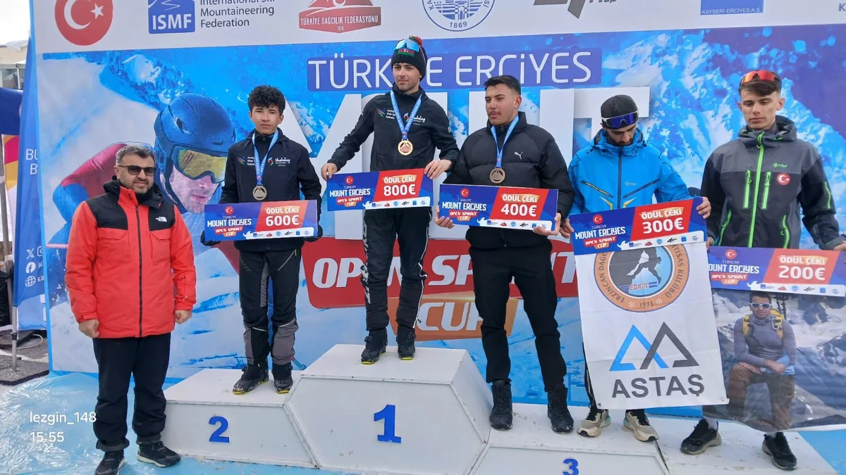 Azərbaycanın yeniyetmə xizək alpinistləri Türkiyədə qızıl və gümüş medal qazanıblar