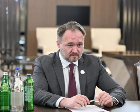 President Ilham Aliyev receives European Commissioner for Energy and Housing
