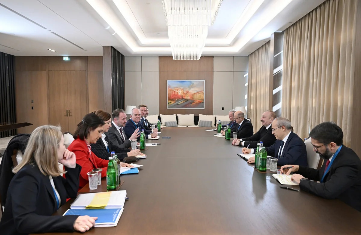 President Ilham Aliyev receives European Commissioner for Energy and Housing