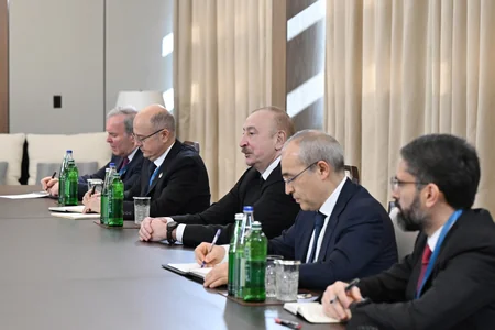 President Ilham Aliyev receives European Commissioner for Energy and Housing