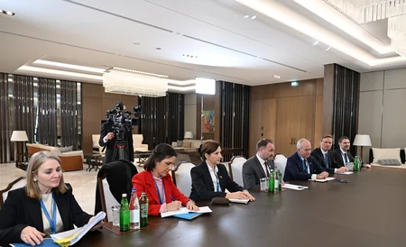 President Ilham Aliyev receives European Commissioner for Energy and Housing