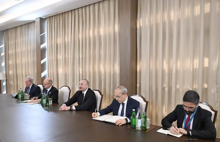 President Ilham Aliyev receives European Commissioner for Energy and Housing