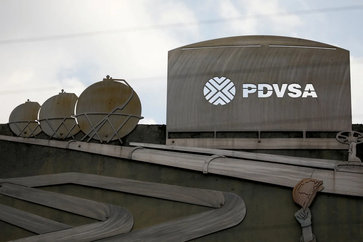 Venezuela's PDVSA signs contract to export crude oil to US