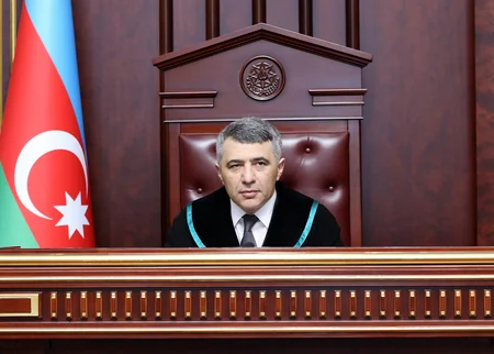 Yeni təyin olunan hakimlər and içiblər
