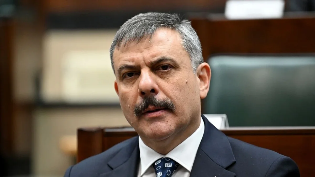 Turkish minister: Iran suspends citizens' exit toward Türkiye
