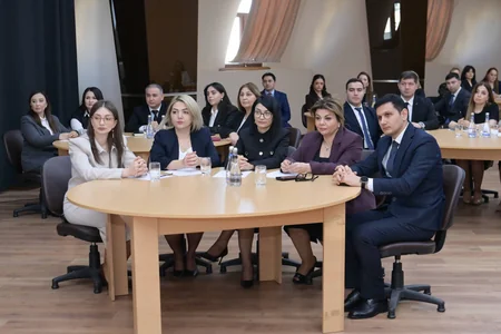 Emin Əmrullayev məktəb direktorlarına tədrisin keyfiyyətinin yüksəldilməsini tövsiyə edib