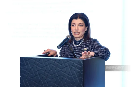 Milli Xalça Muzeyində Qərbi azərbaycanlıların milli geyim irsi adlı albom-kitab təqdim olunub