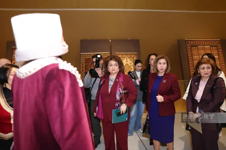 Milli Xalça Muzeyində Qərbi azərbaycanlıların milli geyim irsi adlı albom-kitab təqdim olunub