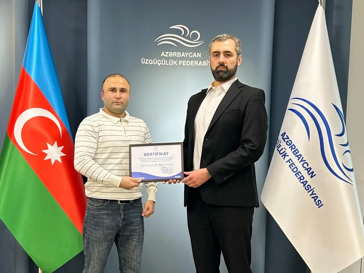 Cəmil Əliyev 10 saat fasiləsiz üzməklə Azərbaycan rekorduna imza atıb