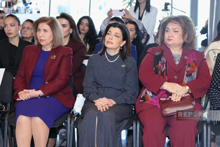 Milli Xalça Muzeyində Qərbi azərbaycanlıların milli geyim irsi adlı albom-kitab təqdim olunub