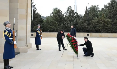 Moldova Baş nazirinin müavini Zəfər parkını və Şəhidlər xiyabanını ziyarət edib