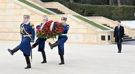 Moldova Baş nazirinin müavini Zəfər parkını və Şəhidlər xiyabanını ziyarət edib
