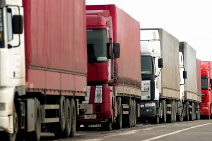 Кабмин: Начат пропуск возвращающихся грузовиков на границе Азербайджана и Ирана