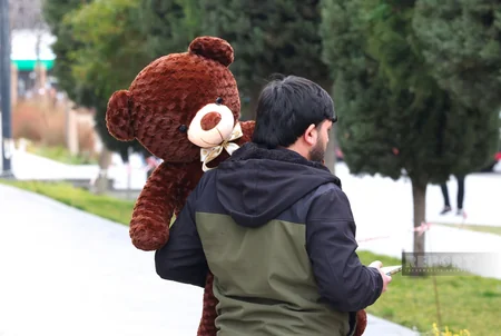 Festive spirit fills Baku streets on International Women's Day - PHOTOS