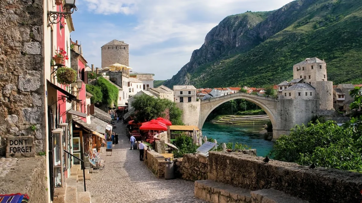 Turizm Təşkilatının sədri: Yaxın Şərqdə müharibəyə görə Bosniya və Herseqovinaya gələn turistlərin sayı 20 % azalacaq