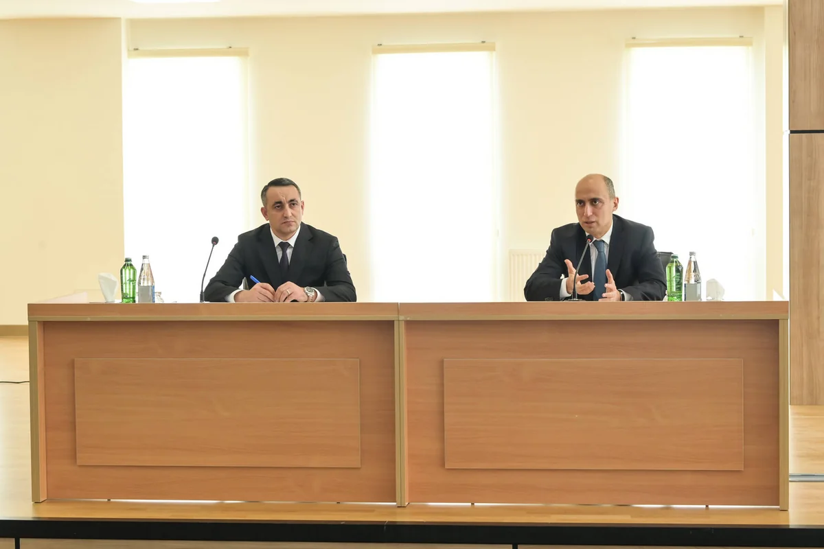 Emin Əmrullayev işğaldan azad olunmuş ərazilərdə çalışan müəllimlərlə görüşüb