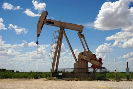 Azərbaycan avqustda OPEC+ kvotasından gündəlik 103 min barel geri qalıb