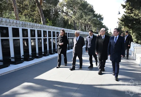 Antonio Koşta Bakıda şəhidlərin xatirəsini anıb