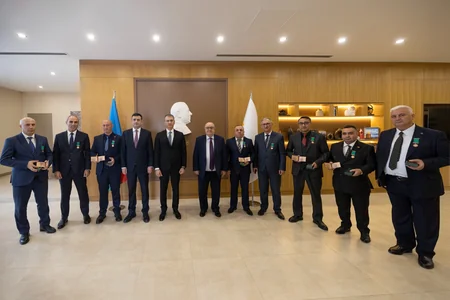 AzerGoldda Tərəqqi medalına layiq görülmüş əməkdaşlarla görüş keçirilib