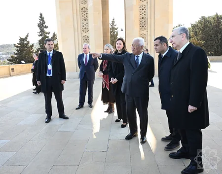 Antonio Koşta Bakıda şəhidlərin xatirəsini anıb