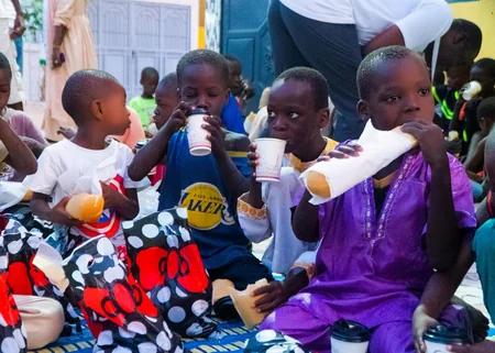 Azərbaycan səfirliyi Seneqalda aztəminatlı ailələrdən olan uşaqlar üçün iftar mərasimi təşkil edib