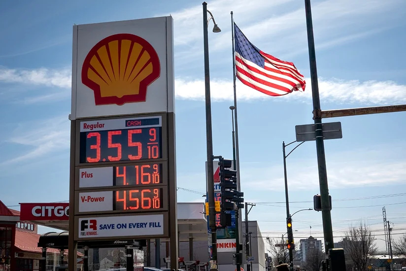 СМИ: Рост цен на бензин заставляет американцев чаще интересоваться электромобилями