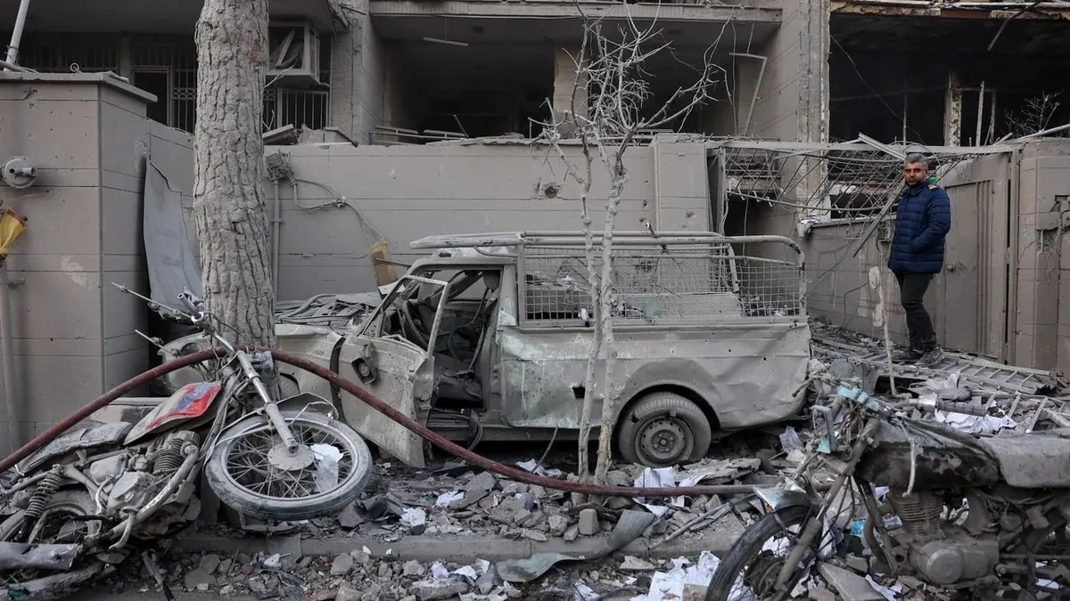 Şirazın yaşayış məntəqəsi bombalanıb, yaralılar var