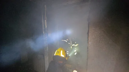 Bakıda yaşayış binasında yanğın olub, 8 nəfər təxliyə olunub