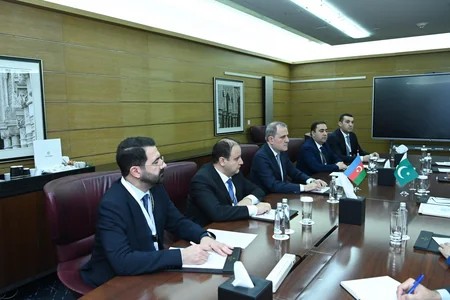 Azərbaycan və Pakistan XİN başçıları regionda gərginliyin azaldılmasının vacibliyini vurğulayıblar