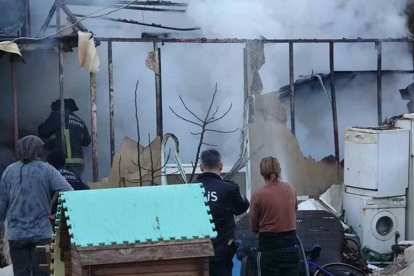 В Анталье при пожаре в контейнерных жилищах погибли 6 человек