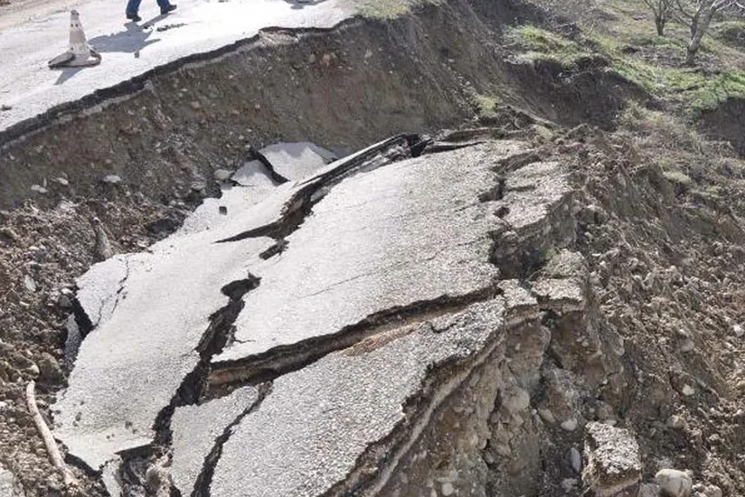 AAYDA: Sürüşmə Muğanlı–İsmayıllı yolunun hərəkət hissəsinə ziyan vurmayıb