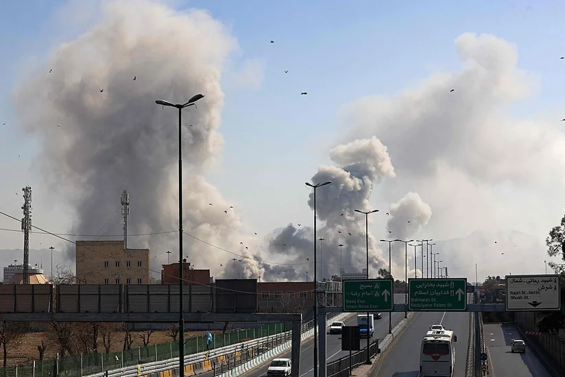 ЦАХАЛ наносит удары по правительственным объектам в Тегеране