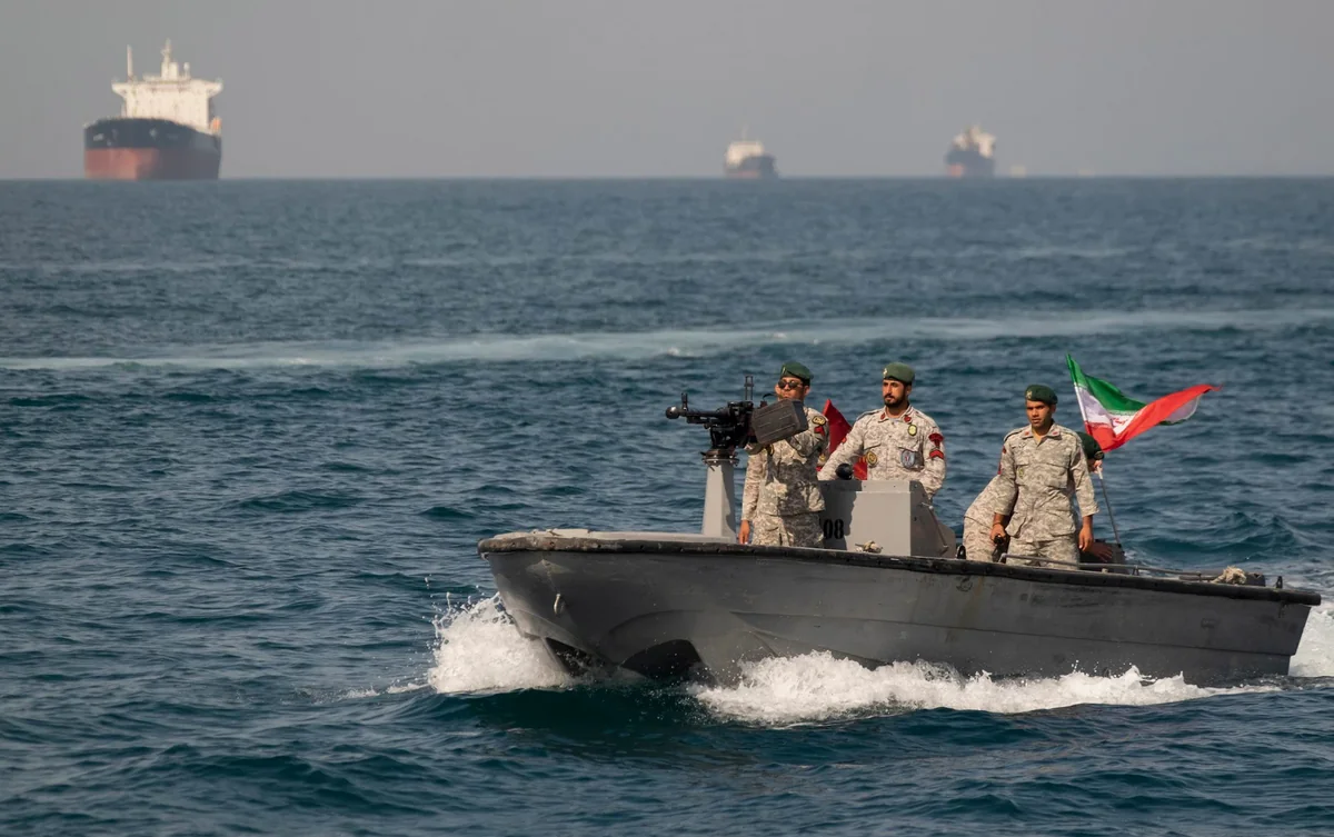 SEPAH Hörmüz boğazında bir neçə konteyner gəmisini geri qaytarıb