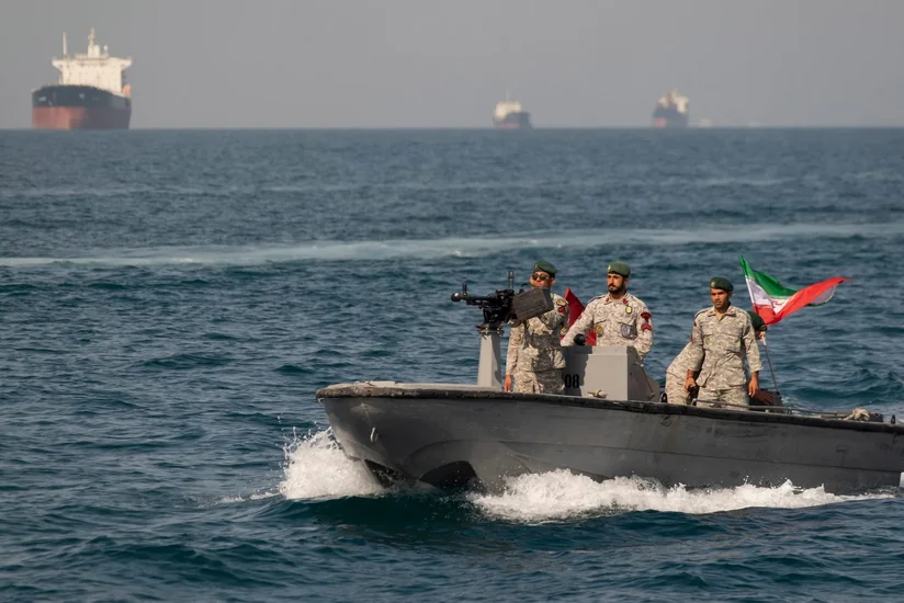 КСИР развернул несколько контейнеровозов в Ормузском проливе