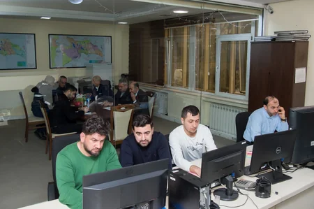 ADSEA: Güclü yağışlar səbəbindən paytaxt və Abşeronda kollektorlara su yönləndirmə işləri intensivləşib