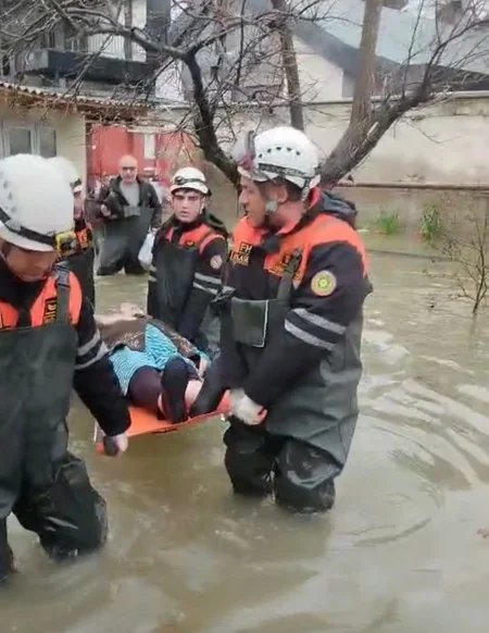 216 evacuated, including 36 minors, to safety by Azerbaijan's Emergency Ministry