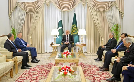 Pakistanın Baş naziri Türkiyənin XİN başçısı ilə ikitərəfli münasibətləri müzakirə edib