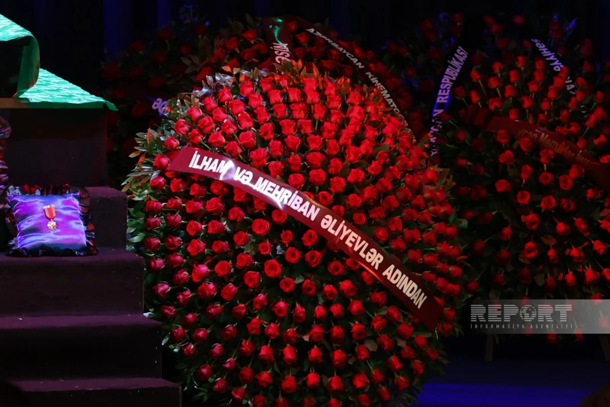 Ilham Aliyev and Mehriban Aliyeva send wreath to Rasim Balayev farewell