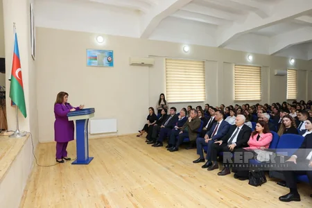 Məni dinləyin... adlı monotamaşa nümayiş olunub