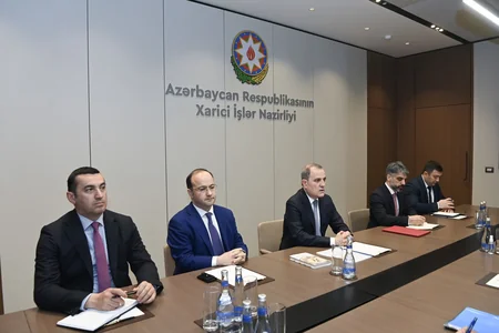 Ceyhun Bayramovla Hindistan səfiri iki ölkə arasında diplomatik məsləhətləşmələrin vacibliyini qeyd ediblər