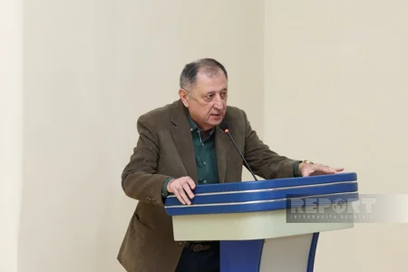 Məni dinləyin... adlı monotamaşa nümayiş olunub