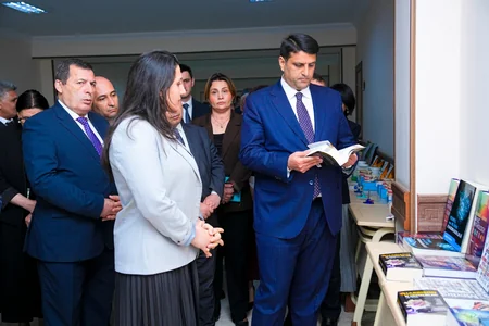 NDU-da Tibb fakültəsinin laboratoriyaları üçün yeni alınmış avadanlıqlar və dərsliklər təqdim olunub