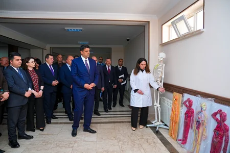 NDU-da Tibb fakültəsinin laboratoriyaları üçün yeni alınmış avadanlıqlar və dərsliklər təqdim olunub