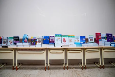 NDU-da Tibb fakültəsinin laboratoriyaları üçün yeni alınmış avadanlıqlar və dərsliklər təqdim olunub