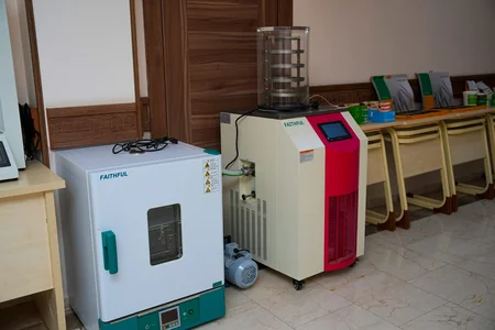 NDU-da Tibb fakültəsinin laboratoriyaları üçün yeni alınmış avadanlıqlar və dərsliklər təqdim olunub