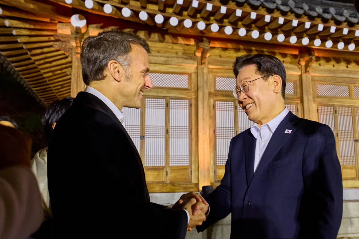 Macron, South Korean president agree to cooperate on safe passage via Strait of Hormuz