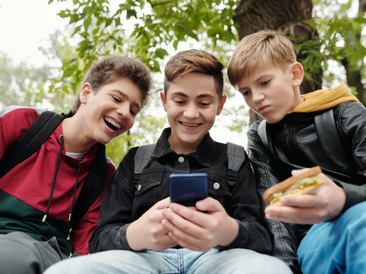 Ermənistanda 16 yaşadək uşaqların sosial şəbəkələrə girişi məhdudlaşdırıla bilər