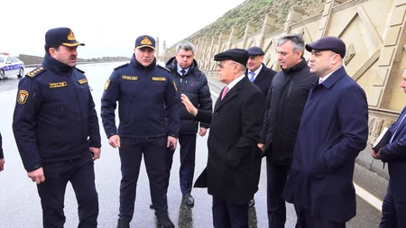 Kəmaləddin Heydərov Bibiheybət yolunda yaranmış sürüşmə təhlükəsi ilə əlaqədar ərazidə olub