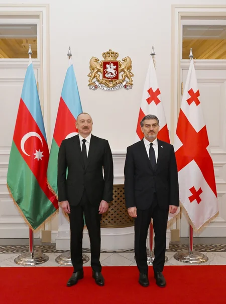 İlham Əliyevin Gürcüstanın Prezidenti ilə təkbətək görüşü olub - YENİLƏNİB